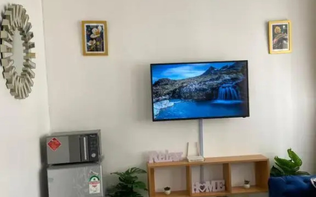 Lyshima’s Cozy Studio