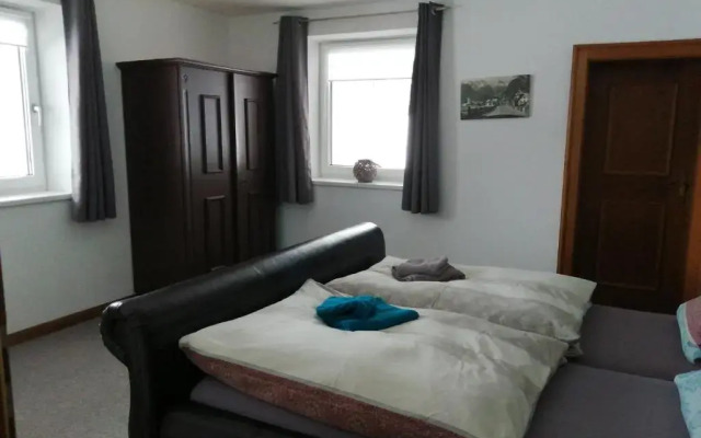 2 Zimmerwohnung mit Küche u. Bad