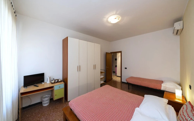 Lia Rooms 3