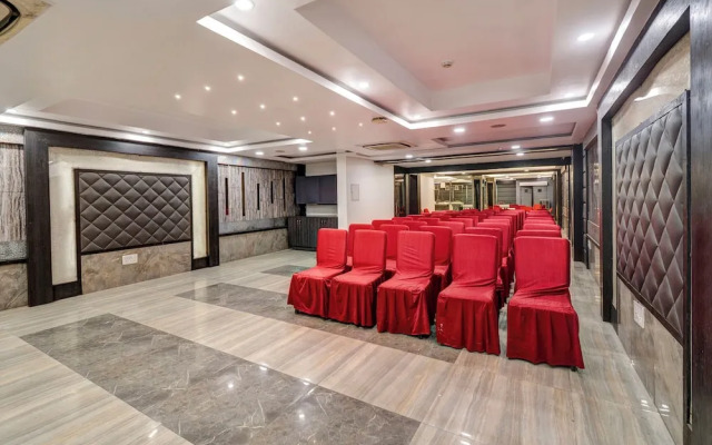 Treebo Riddhi Paradise - 15 mins from Airport