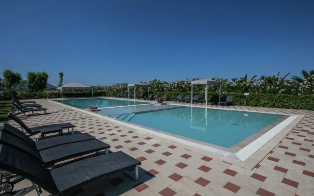 Attractive Apartment Near the Beach and the Clear Blue Sea