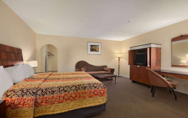 Travelodge by Wyndham Clovis