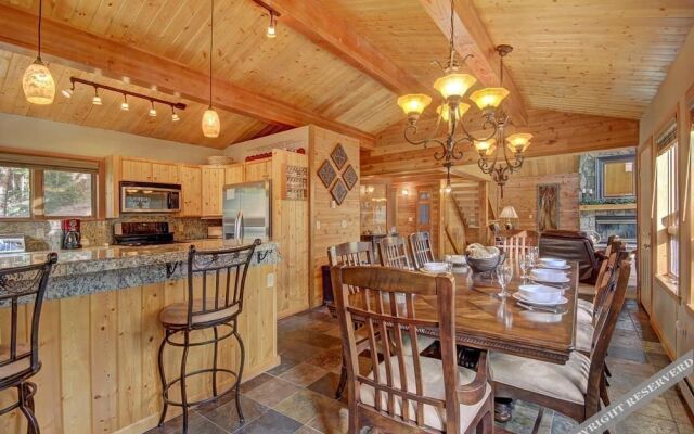 Black Bear 5 Br Home by RedAwning