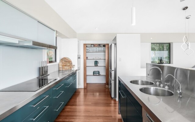 Belle Escapes - Trinity Blue Ocean View Home