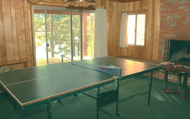 RedAwning A Beary Nice Lakefront