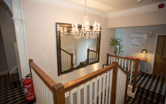 Holly Lodge Guest House