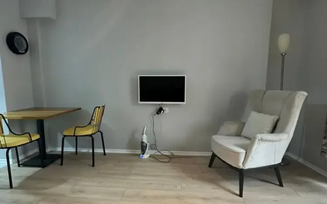 Lovely Apartment With Balcony in Esenler