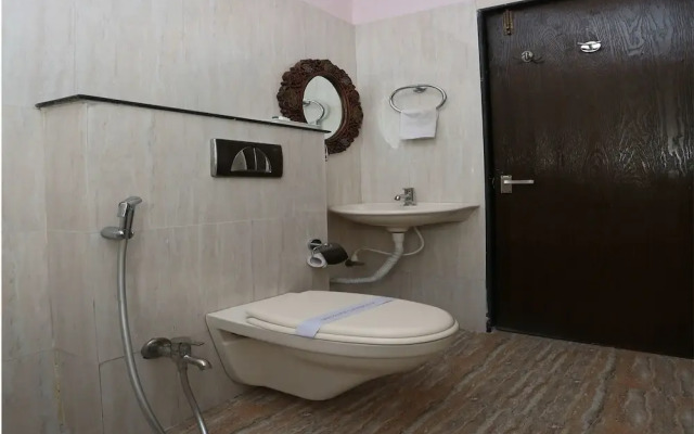 OYO 10453 Hotel Paradise