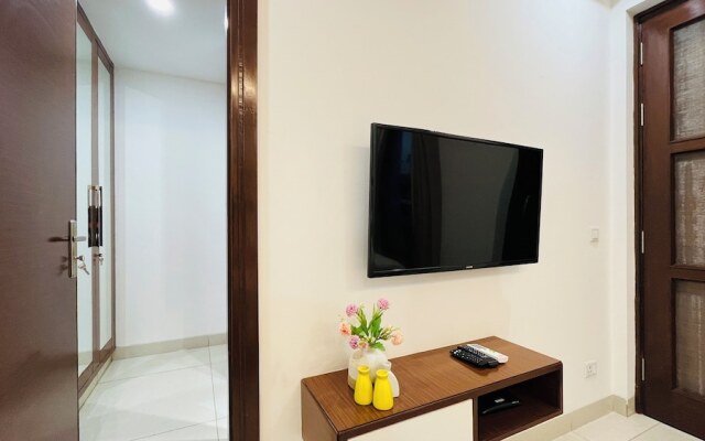 BluO 3BHK Golf Course Road Balcony Lift