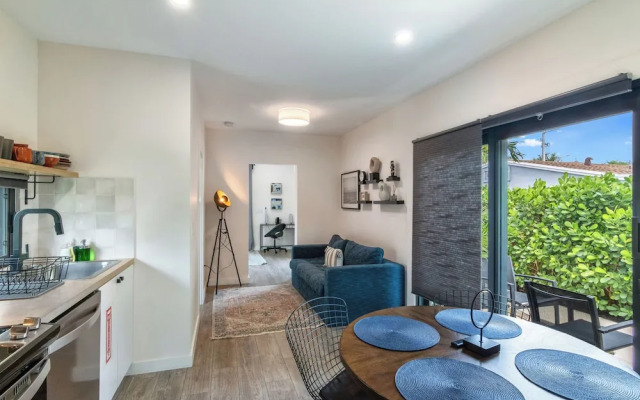 Palm Paradise Retreat Sleeps 4