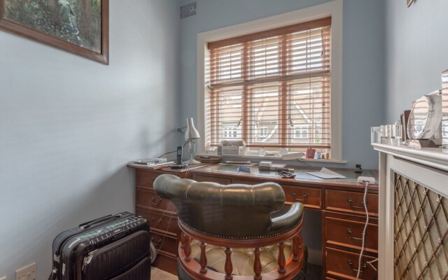 3 Bedroom Family House With Garden