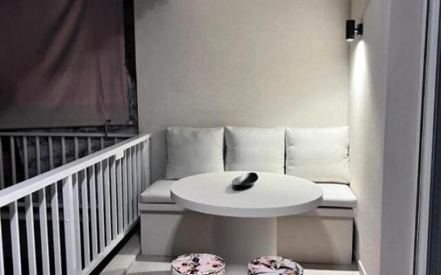 Lagonisi Luxury Apartment by the sea