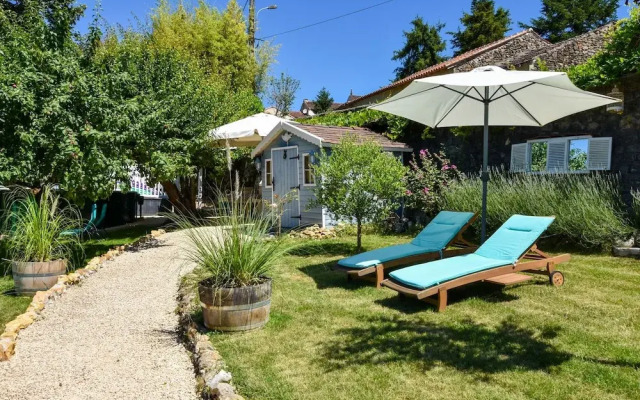 Renovated house with private swimming pool, close to Villefranche-du-Périgord.