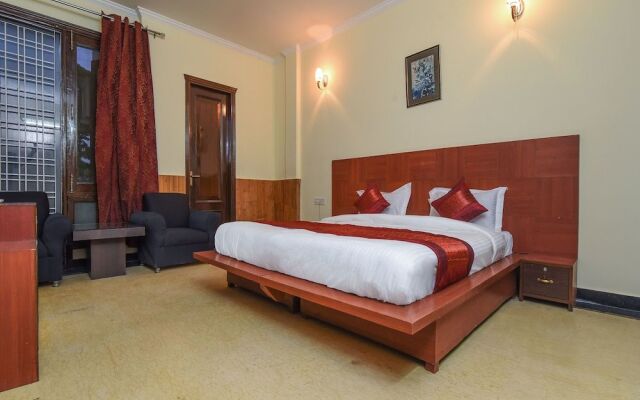 OYO 15376 Purple Star Hotel