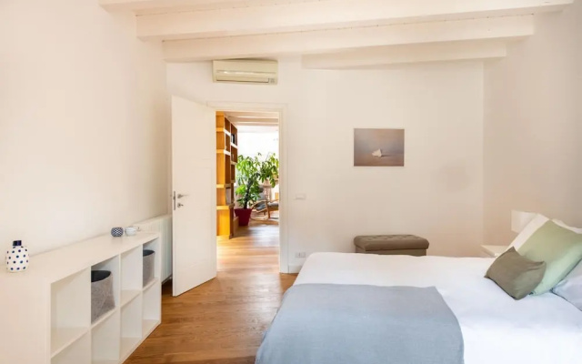 Vittorio Emanuele Apartment with Terrace by Wonderful Italy