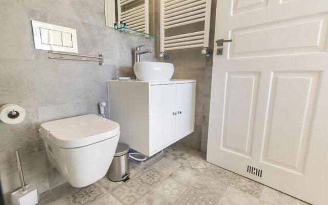 Spacious 4bdr River View
