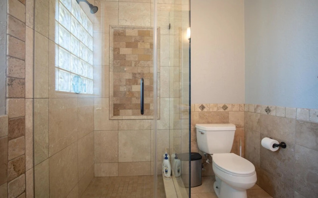 Scottsdale 4BD Modern Home w/ Sparkling Pool!