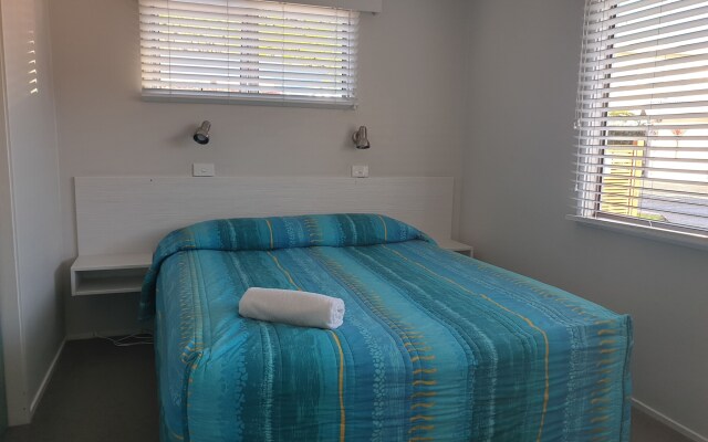 Averill Court Motel