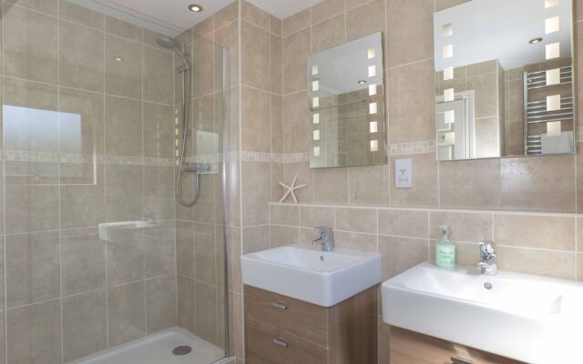 2 Tanworth House