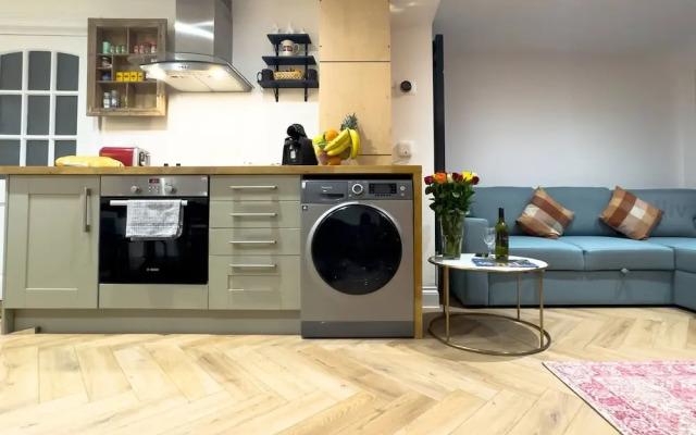 Modern Margate Maisonette Close to Beach by Adliv