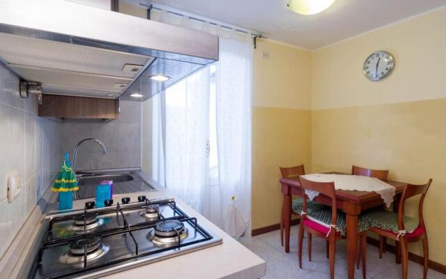 Apartment Effort Off c.d.c