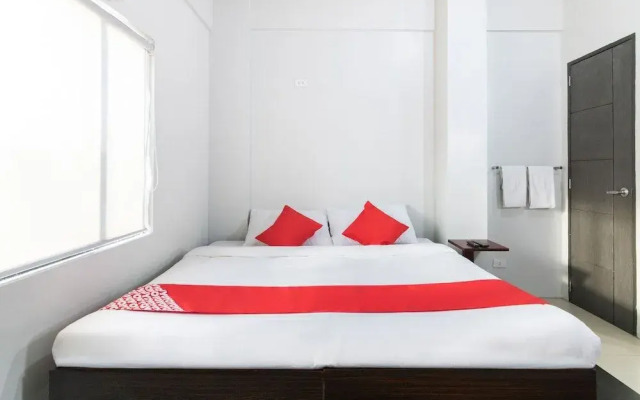 OYO 136 Regal Residences