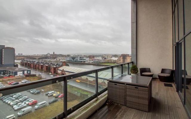 Stunning 3 BR Penthouse Apartment, River View