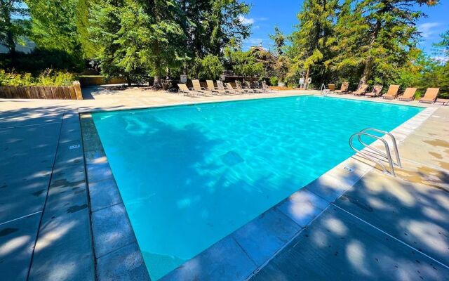 Classy Canyons Condo