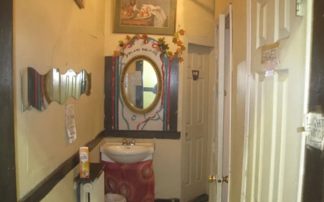 American Backpackers Hostel
