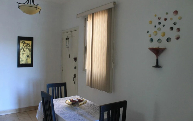 Hostal Sra. Vivian, Apartamento independiente VEDADO
