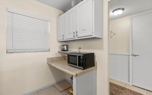 Sea Coast Gardens III 112