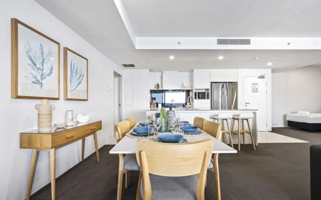 Circle on Cavill - Q Stay