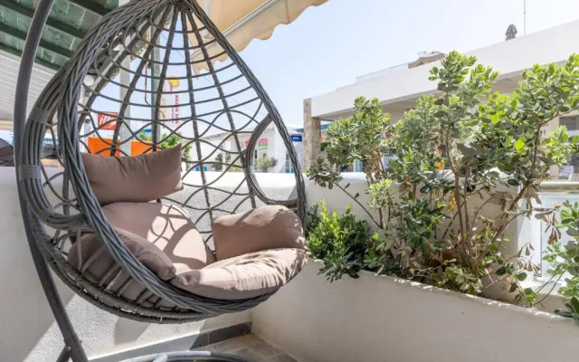 Naxos Petite Studios