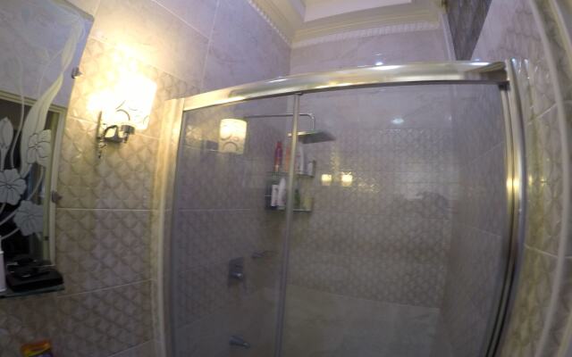 The Executive Villa Inn & Suites
