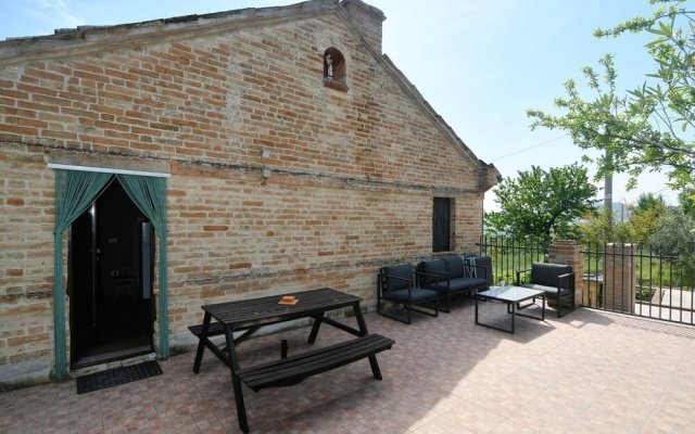 Charming 2-bed Apartment in Petritoli