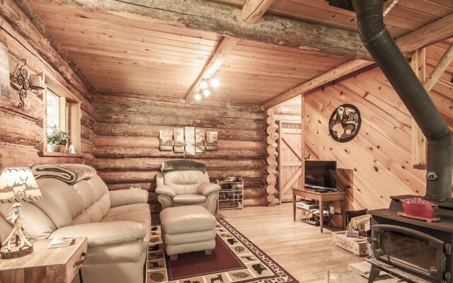 Whispering Winds Apartment 3 NW Comfy Cabins