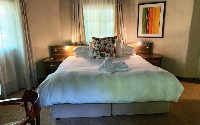 Shangri-La Country Hotel