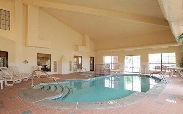 Comfort Suites East / I-44