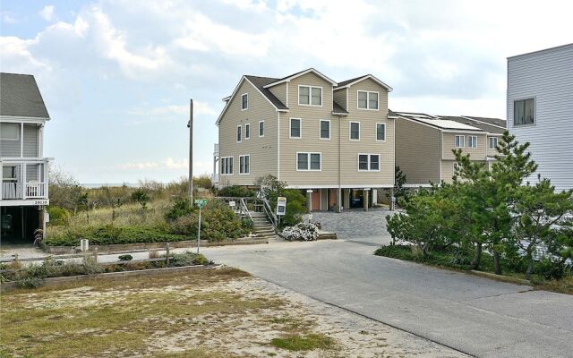 Atlantic Watergate 23 by Long & Foster