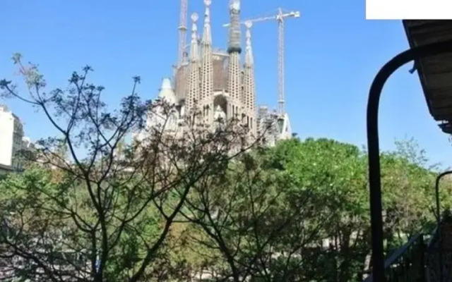 Center of BCN! Sagrada Familia View