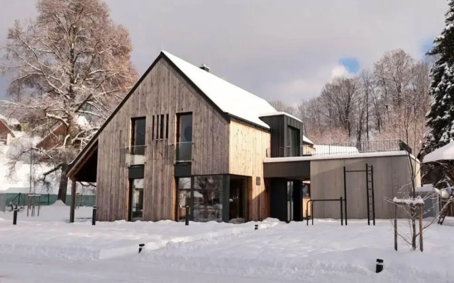 Spacious Villa With Good Ambience
