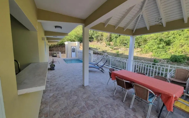 Condo With Pool - Sleeps 8 & bbq Facilities