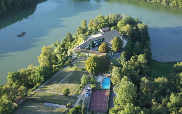 Logis Hôtels Domaine du Châtelard