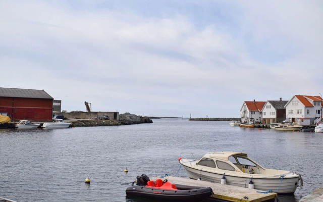Nice Apartment in S-4275 Sævelandsvik With 2 Bedrooms and Wifi