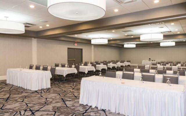 Sonesta Hotel Grand Rapids Airport