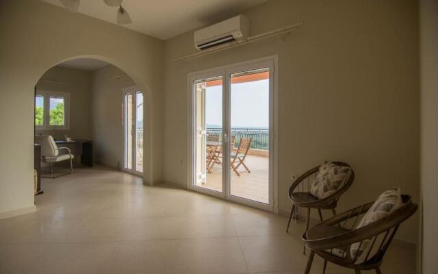 Lovely 3-bedroom Rental Unit With Alluring Views
