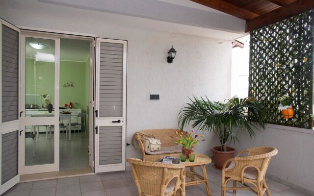 Apartment With one Bedroom in Torre Dell'orso, With Furnished Balcony