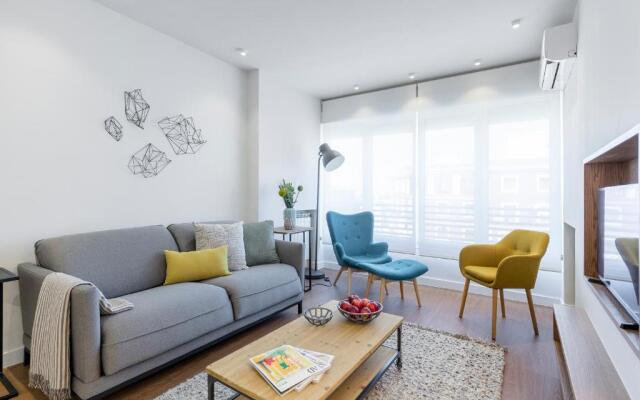 Francisco Silvela Apartment by Flatsweethome