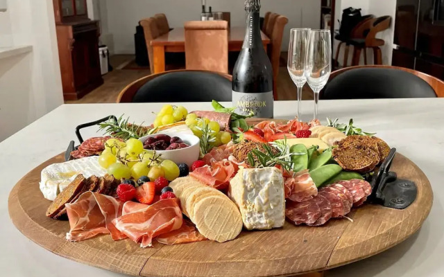 Unwind Mannum Riverside Retreat