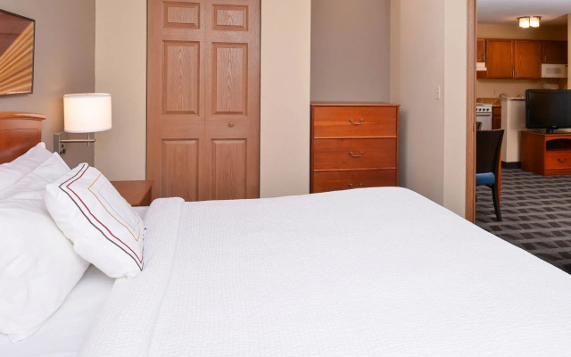 Candlewood Suites St. Louis - St. Charles